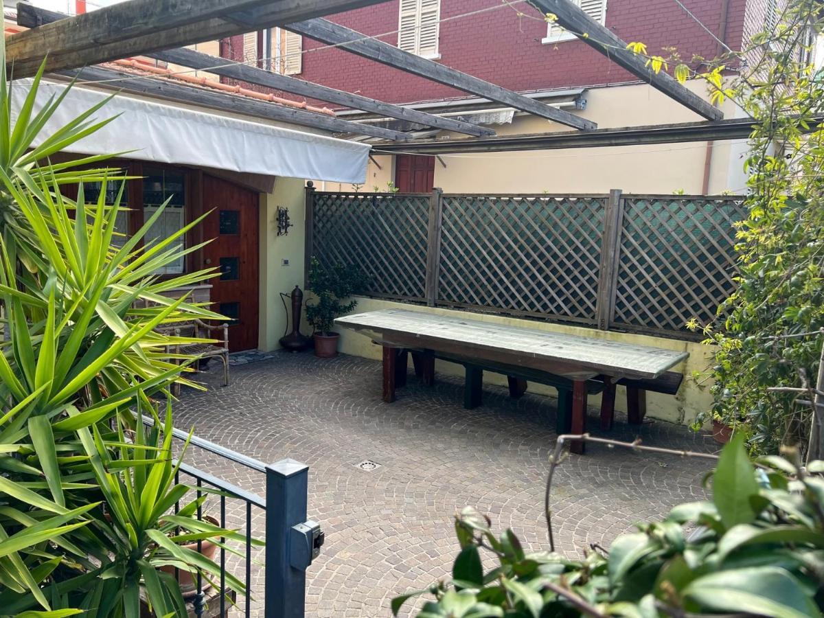 B&B I Tre Gatti Pesaro Bagian luar foto